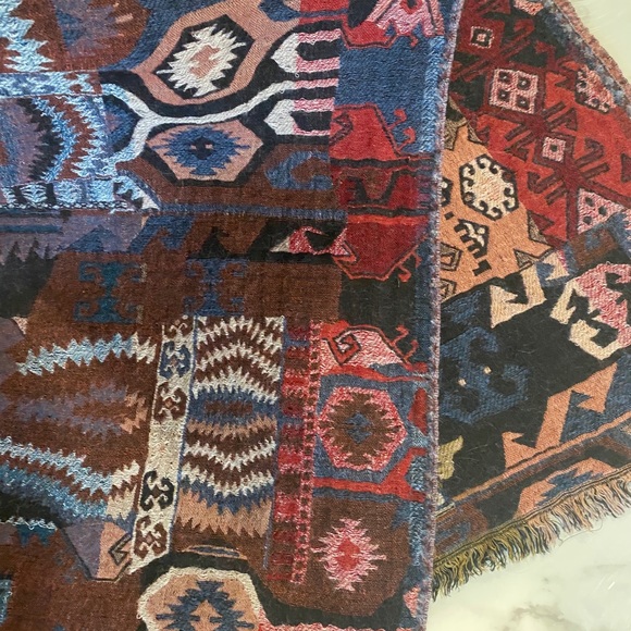 Aritzia Accessories - Aritzia vibrant colored blanket scarf